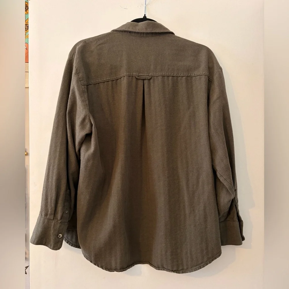 Old Navy The Boyfriend Shirt Button Down - Picture 3 of 5
